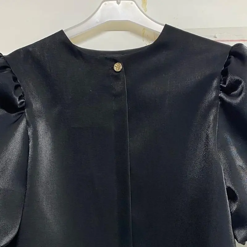 Garment finishing detail: smock